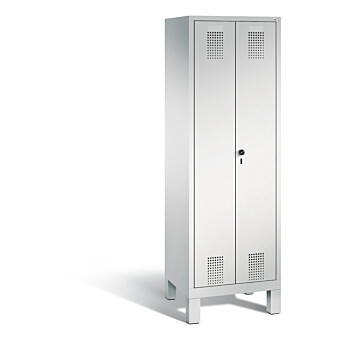 Schoonmaakkast op poten en naar elkaar toeslaande deuren S3000 Evolo